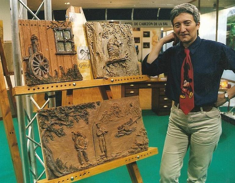 GODOY CON UNOS MURALES.jpg